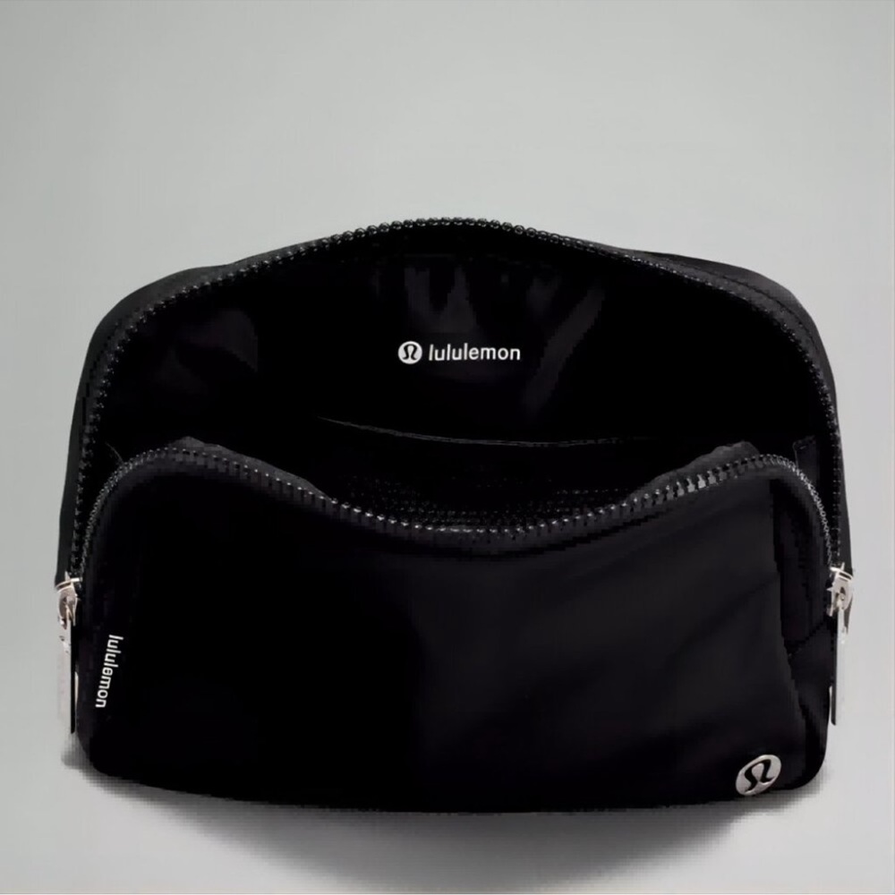 NEW!! Lululemon Everywhere Belt Bag 1L - Picture 2 of 5
